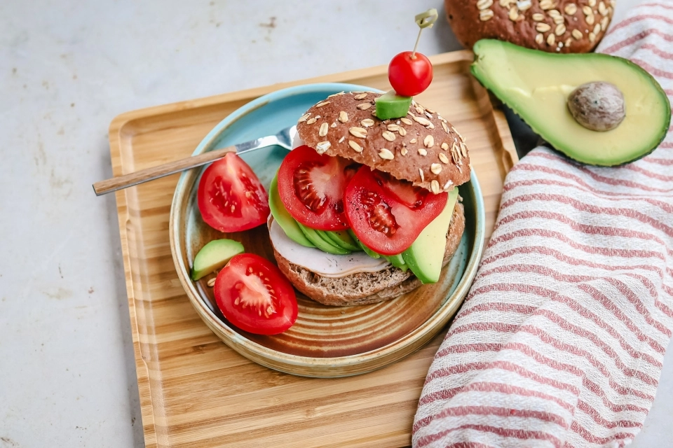 Broodje met kalkoenfilet & avocado