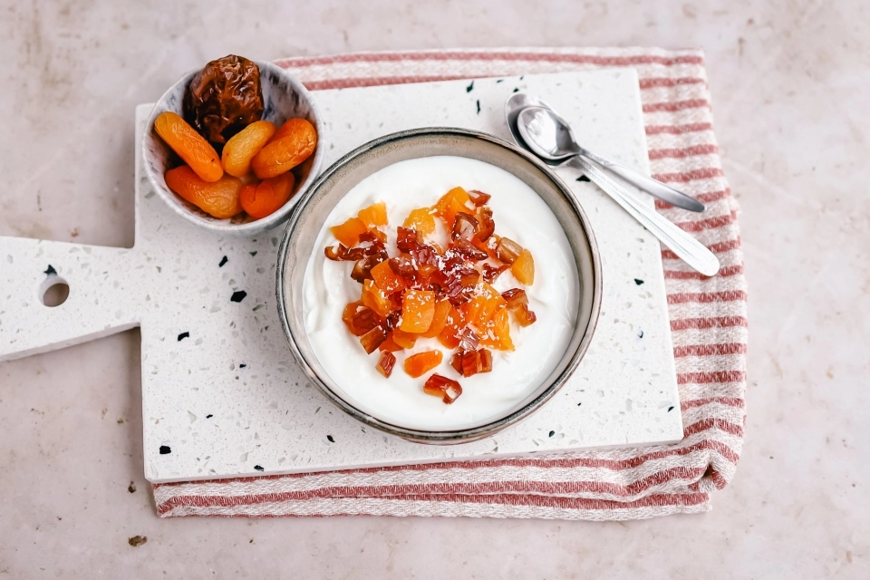 Kwark met abrikozen & dadels