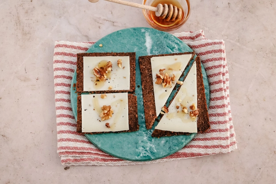 Roggebrood met geitenkaas & honing