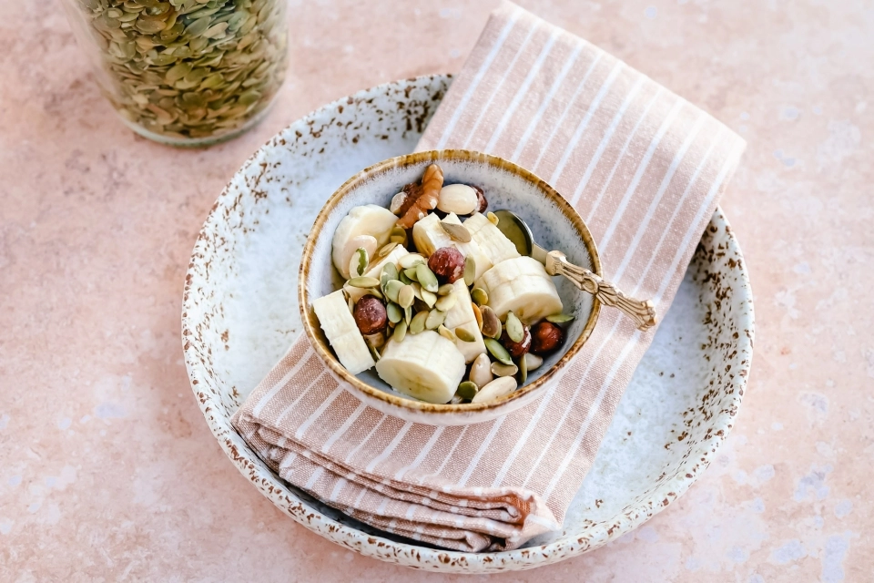 Banaan met noten & pompoenpitten