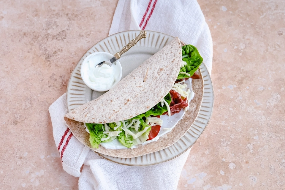 Wrap met rookvlees & geraspte kaas