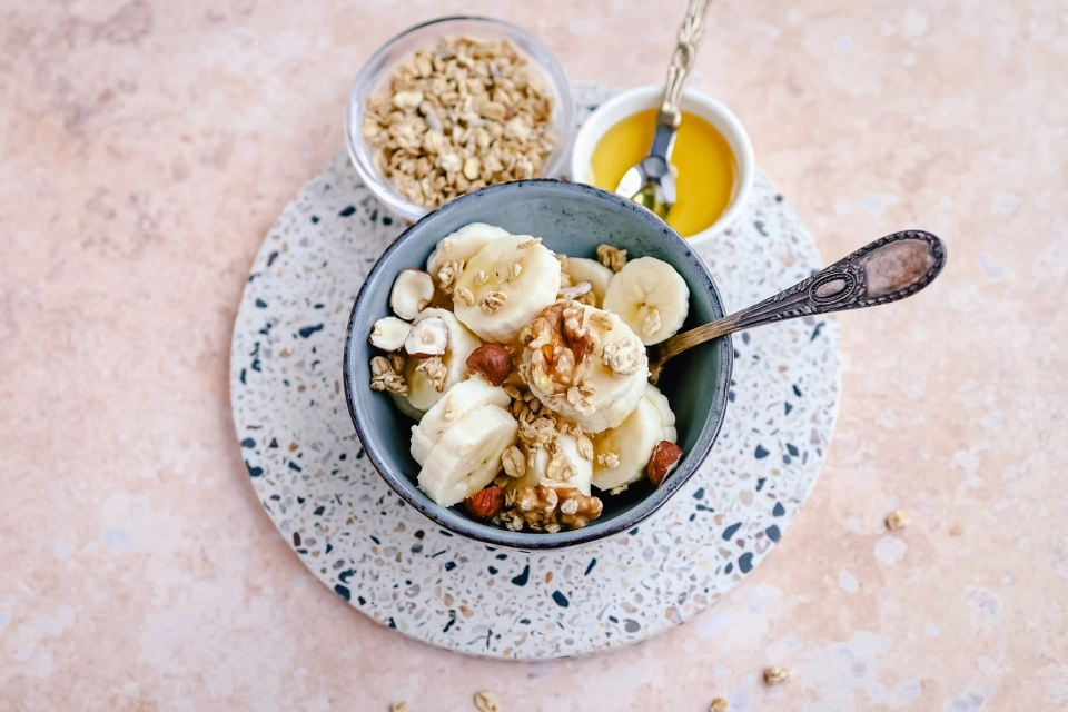Banaan met muesli & noten