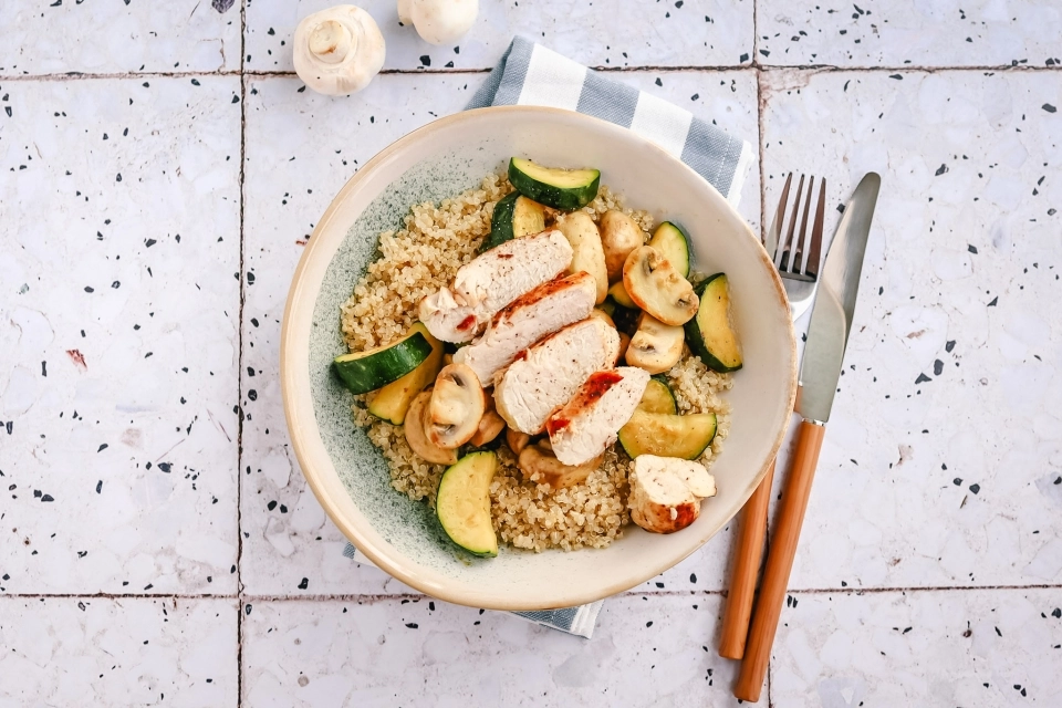 Gestoofde kip met courgette & champignons