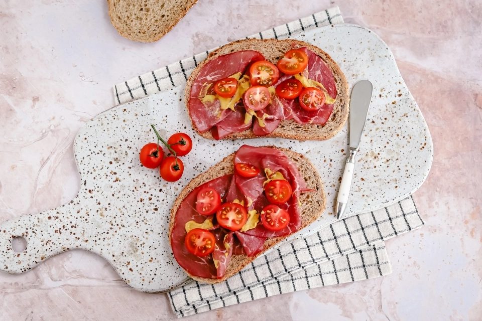 Brood met rookvlees & mosterd