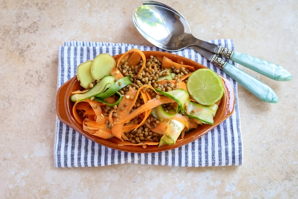 Wortel- en linzensalade met gember & limoen