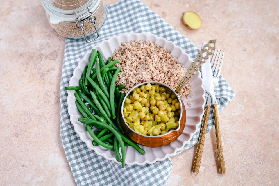 Couscous, sperziebonen en kikkererwtencurry