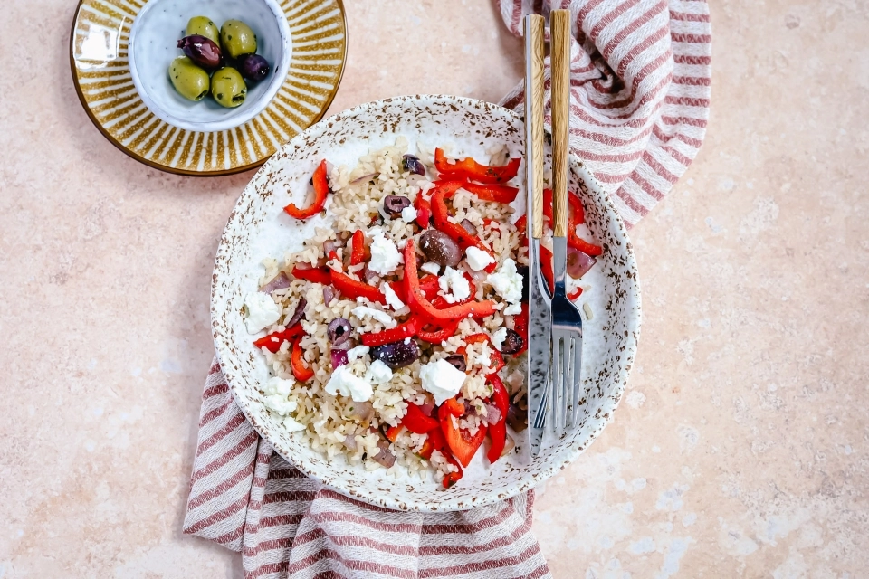 Griekse salade met rijst & puntpaprika