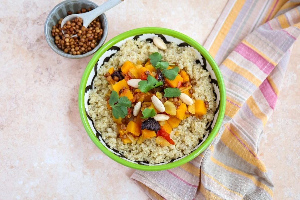 Quinoa met stoof van pompoen & linzen