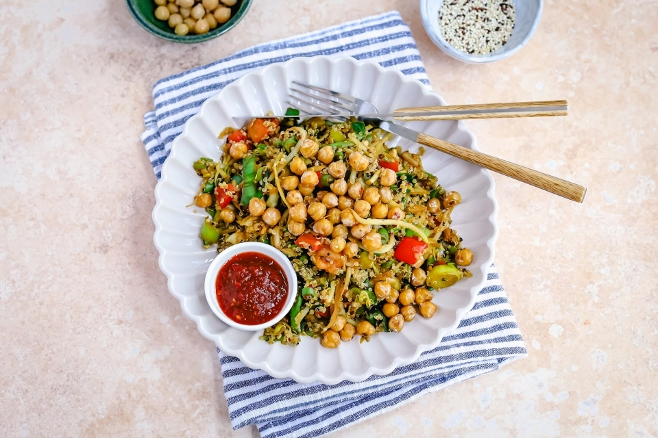 Quinoa nasi met knapperige kikkererwten