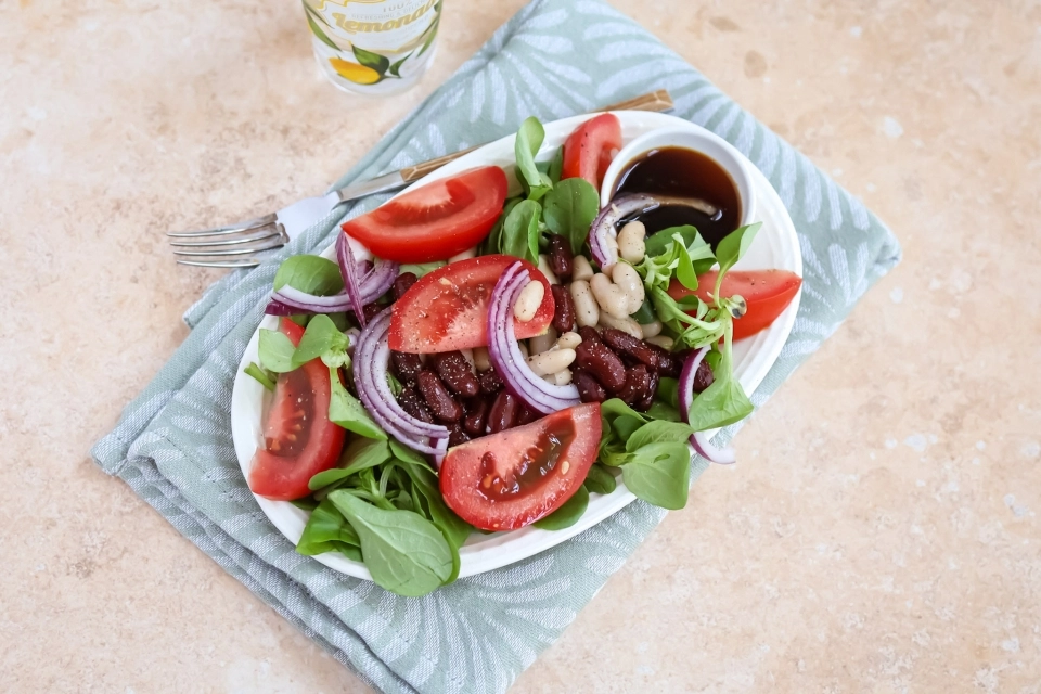 Salade met bonen, tomaat & balsamico