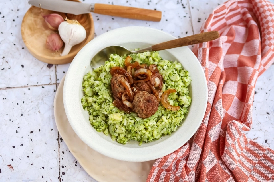 Broccoli-pastinaakpuree met gehaktballetjes