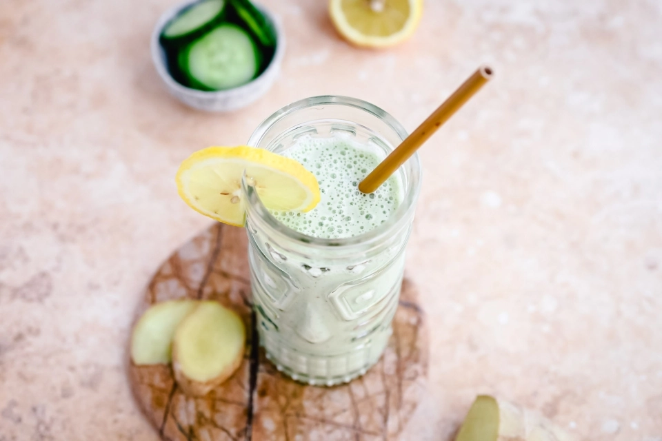 Frisse ontbijtshake met gember