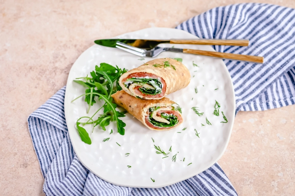 Omelet wrap met gerookte zalm