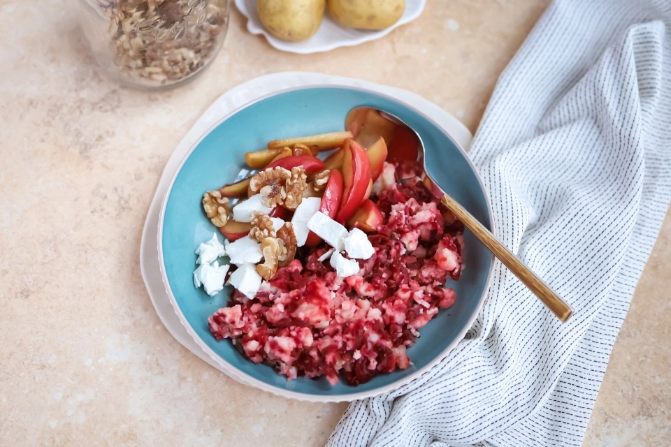 Bietenstamppot met gebakken appel & geitenkaas