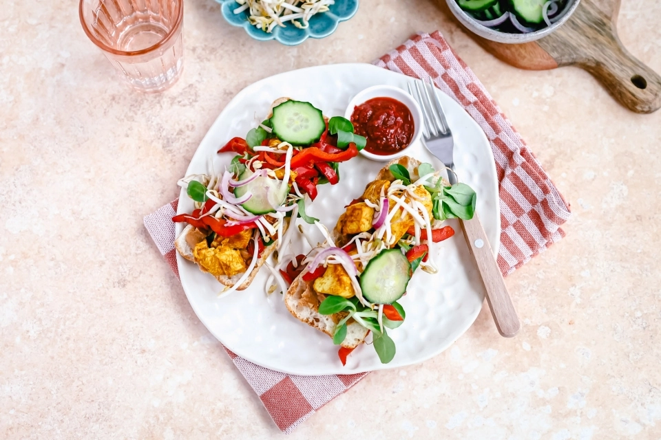 Ciabatta met pindakaas & pittige kip