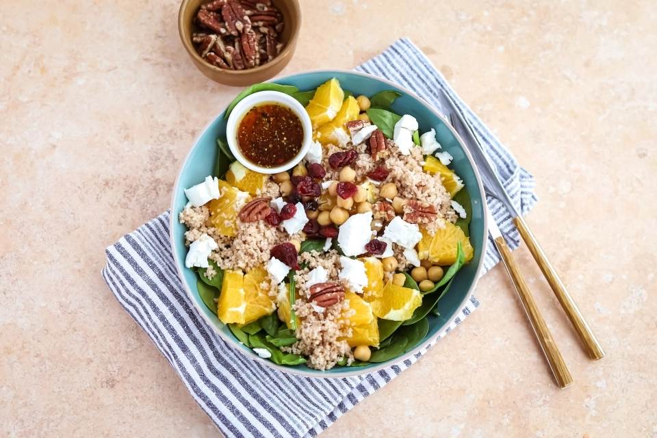 Couscoussalade met sinaasappel, kikkererwten & geitenkaas