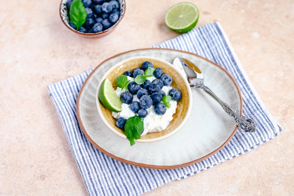 Blauwe bessen met cottage cheese