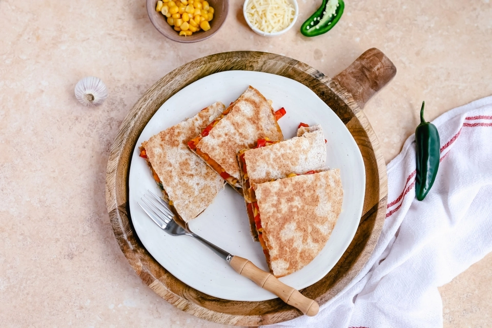 Quesadilla met pompoen, paprika, maïs & jalapeño