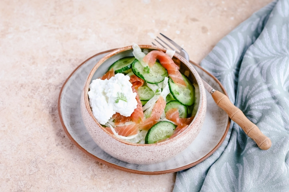 Zoetzure salade met venkel & gerookte zalm