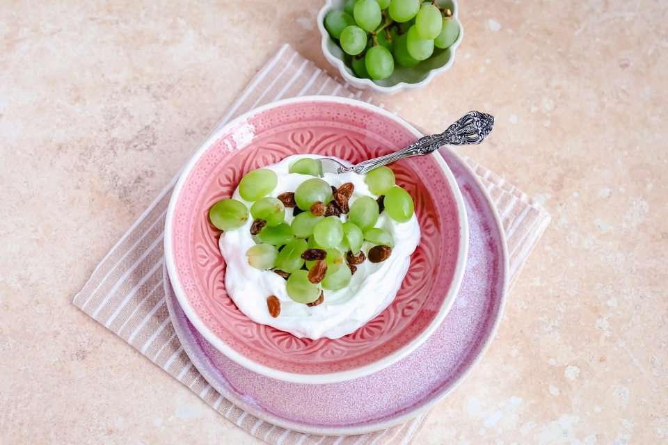 Yoghurt met druiven & rozijnen