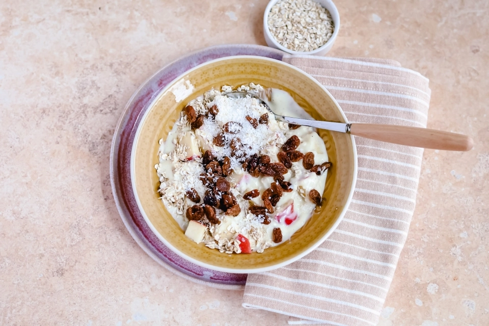 Yoghurt met kokos & geraspte appel