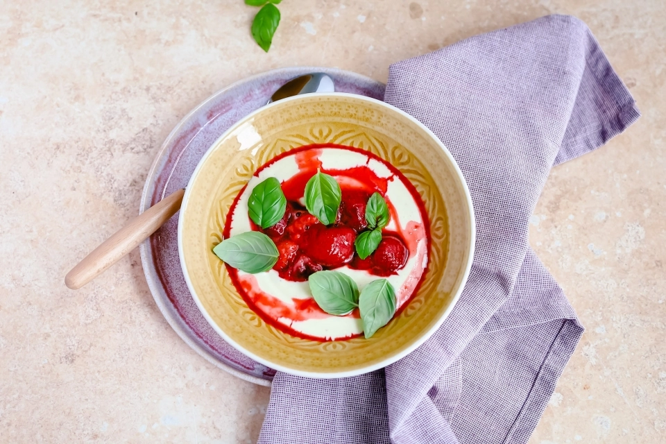Yoghurt met warme aardbeien