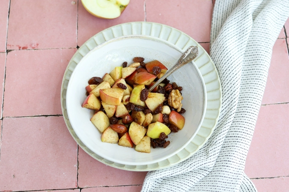 Gebakken noten met appel & rozijnen
