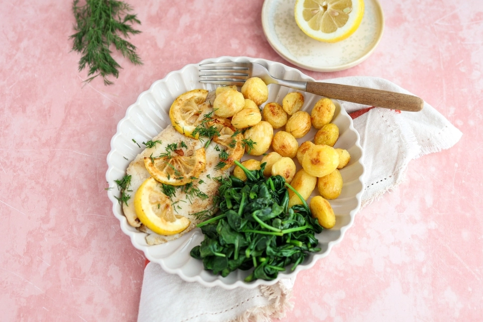 Pangasiusfilet met citroen, spinazie & krieltjes uit de oven