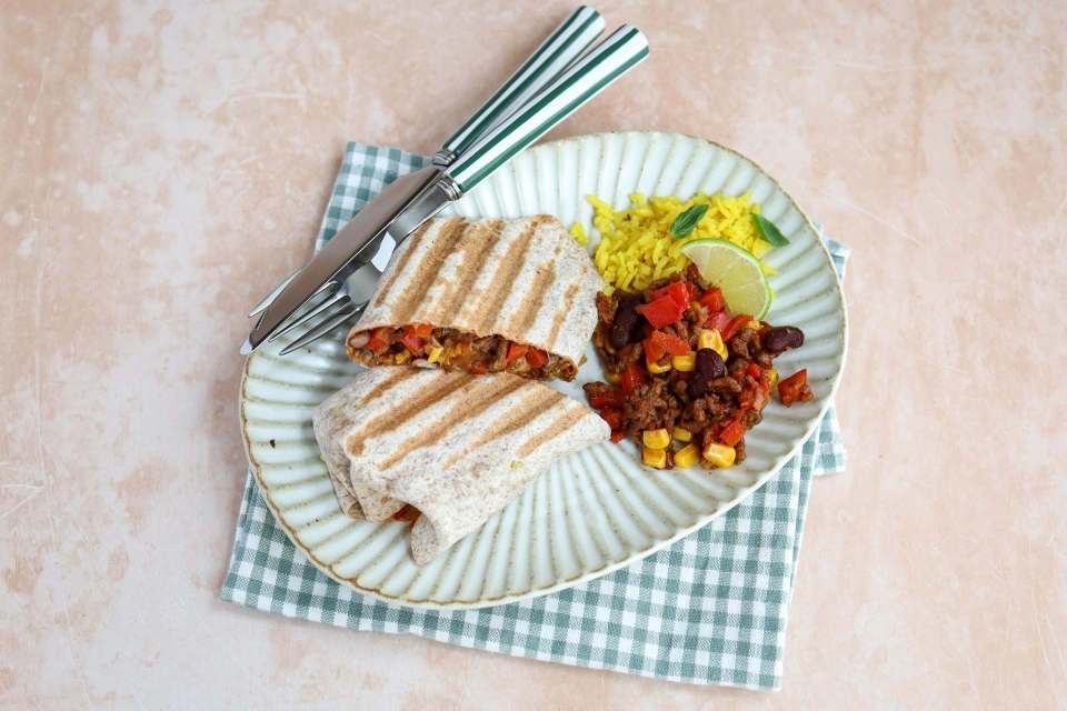 Burrito met gele rijst & gehakt