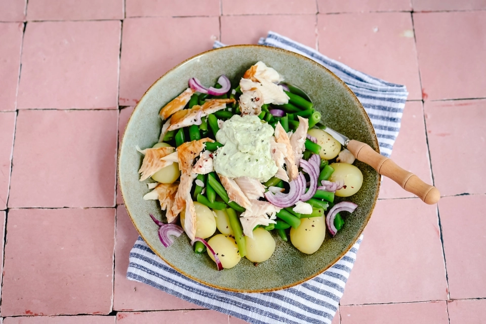 Krieltjessalade met pesto & gerookte forel