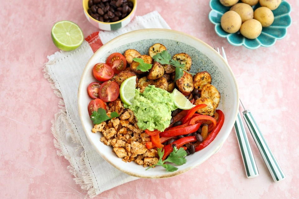 Mexicaanse tofubowl met krieltjes