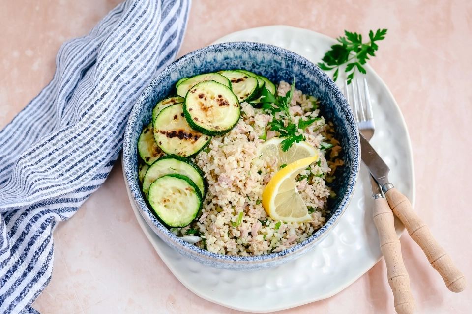 Bulgur met tonijn & gegrilde courgette