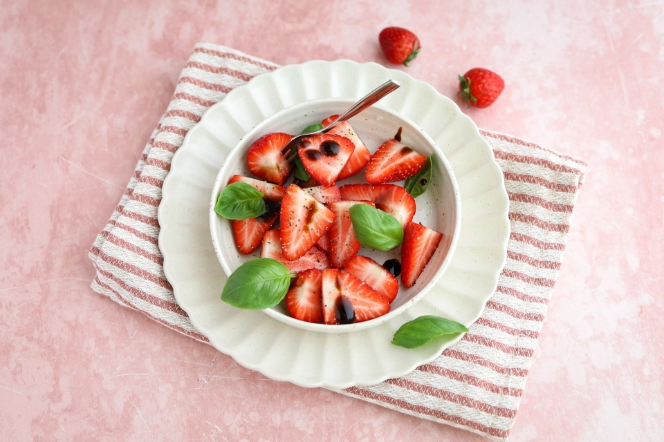 Aardbeien met balsamicoazijn