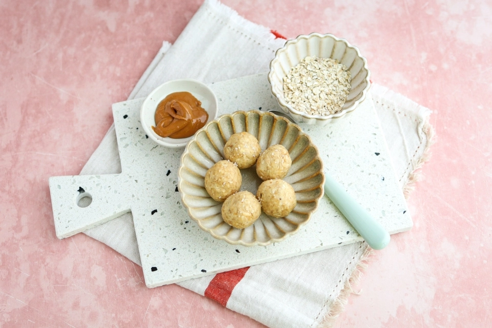 Hummus & pindakaas balletjes