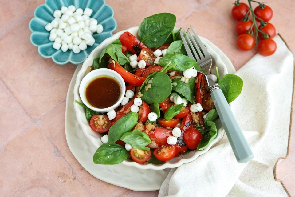 Maaltijdsalade met geitenkaas bolletjes