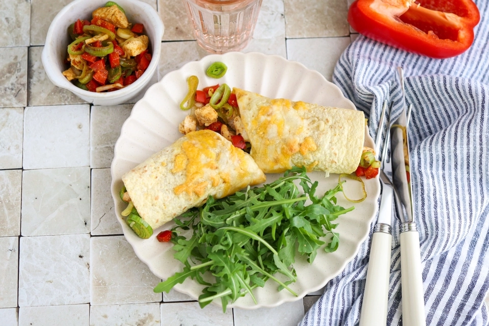 Makkelijke enchilada met paprika, prei & kip