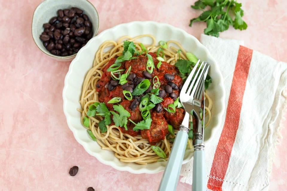 Spaghetti met chili gehaktballen & zwarte bonen