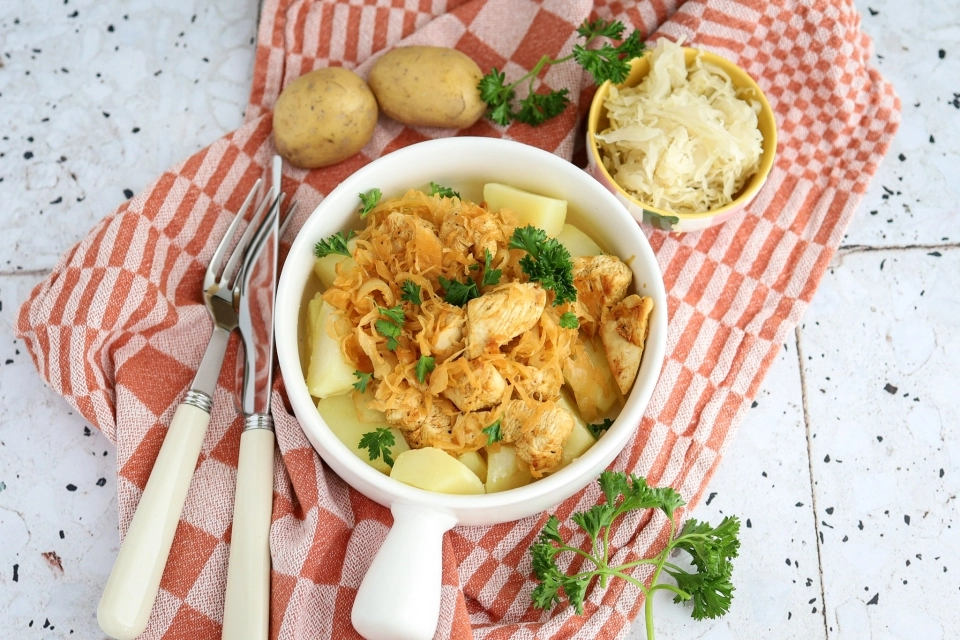 Stoofpotje van kip met zuurkool