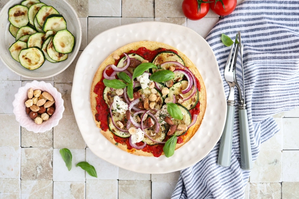 Courgettepizza met noten