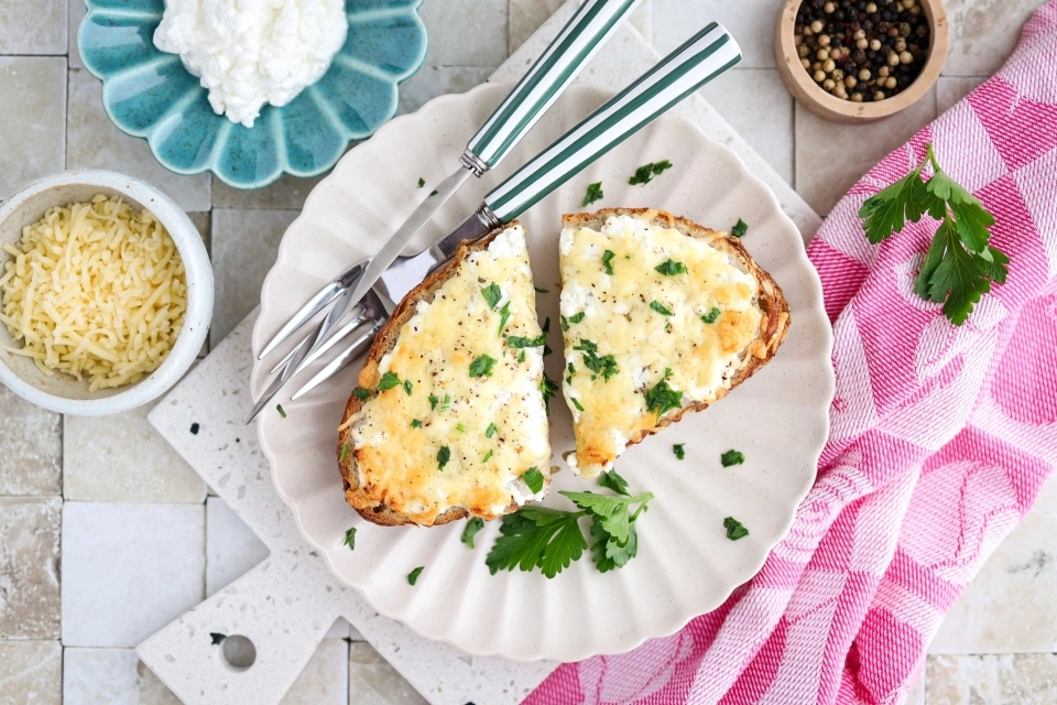 Croque monsieur met cottage cheese