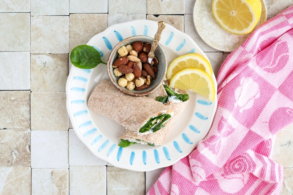 Wrap met notenspread & spinazie
