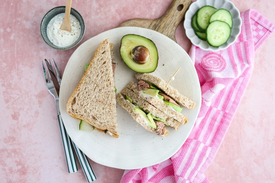 Clubsandwich met rosbief & mierikswortel