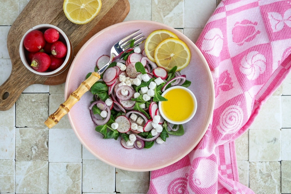 Geitenkaassalade met radijsjes
