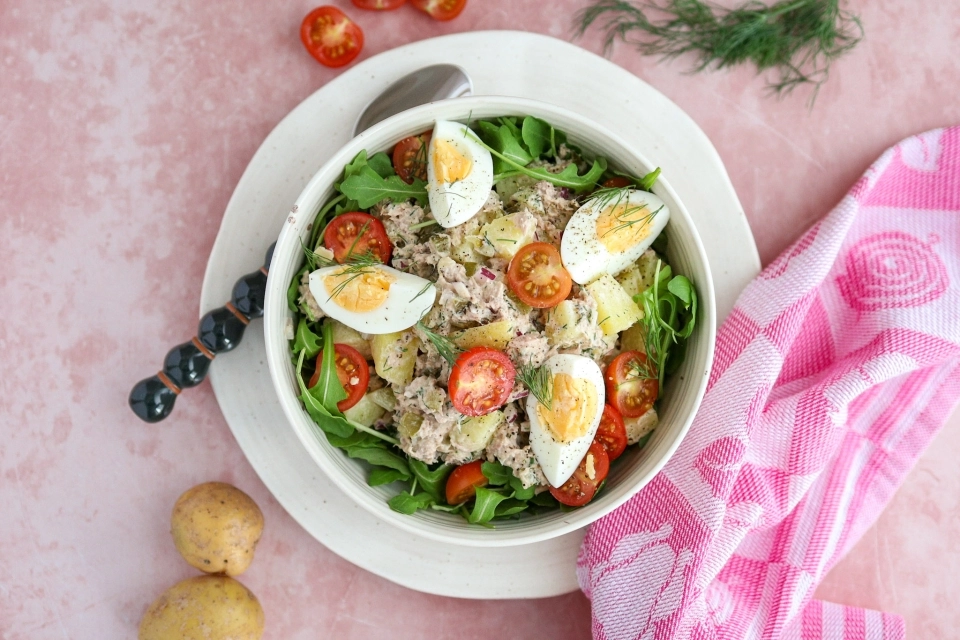 Salade van tonijn & aardappel met augurksalsa