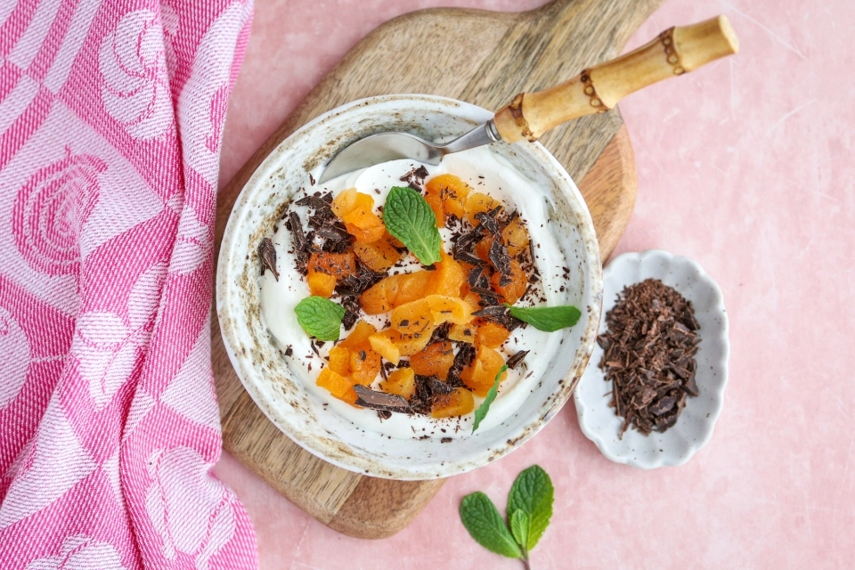 Yoghurt met abrikozen & pure chocolade