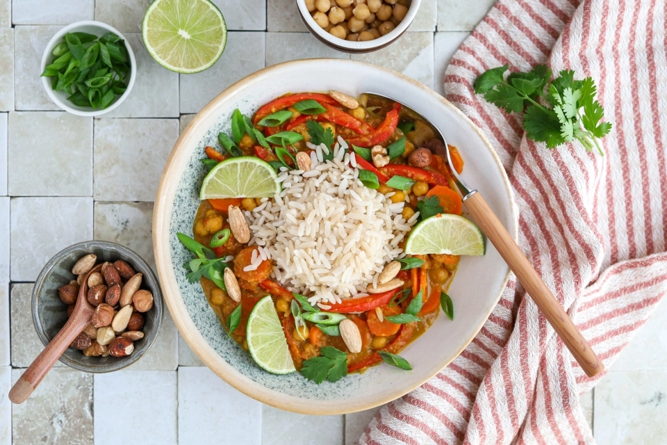 Kikkererwten rendang met paprika & rijst