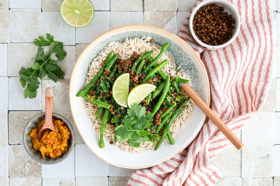 Rendang van linzen met sperziebonen & rijst