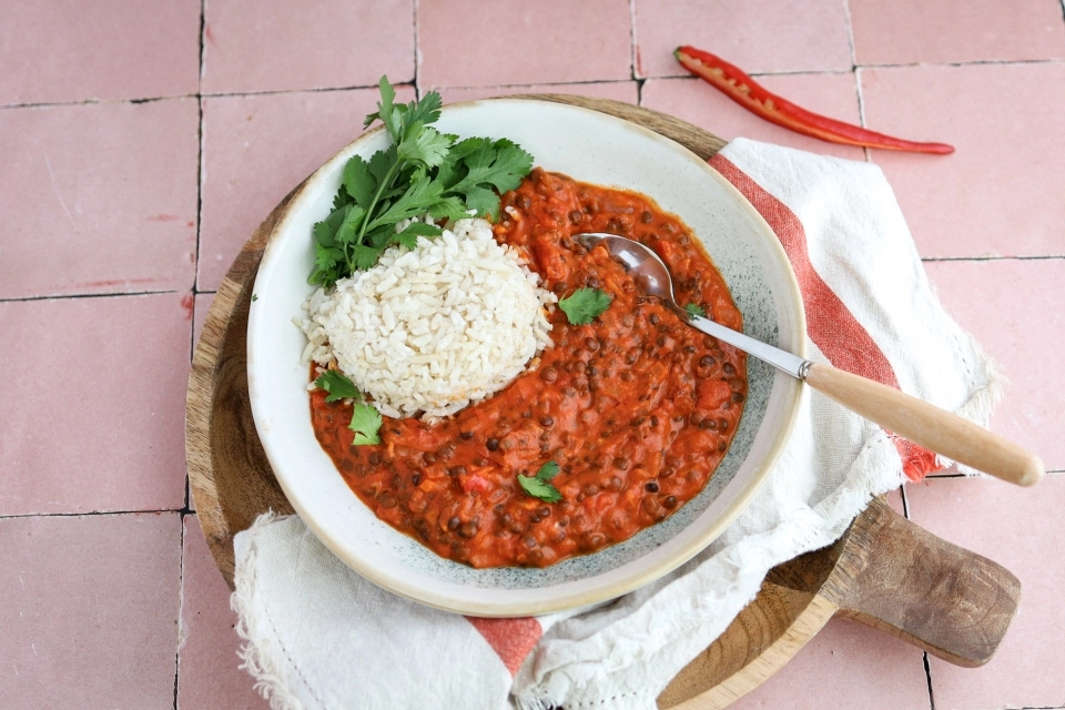Indiase linzen dahl met kokos & rijst