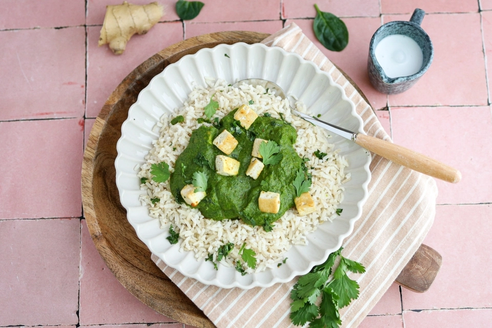 Indiase spinaziecurry met tofu