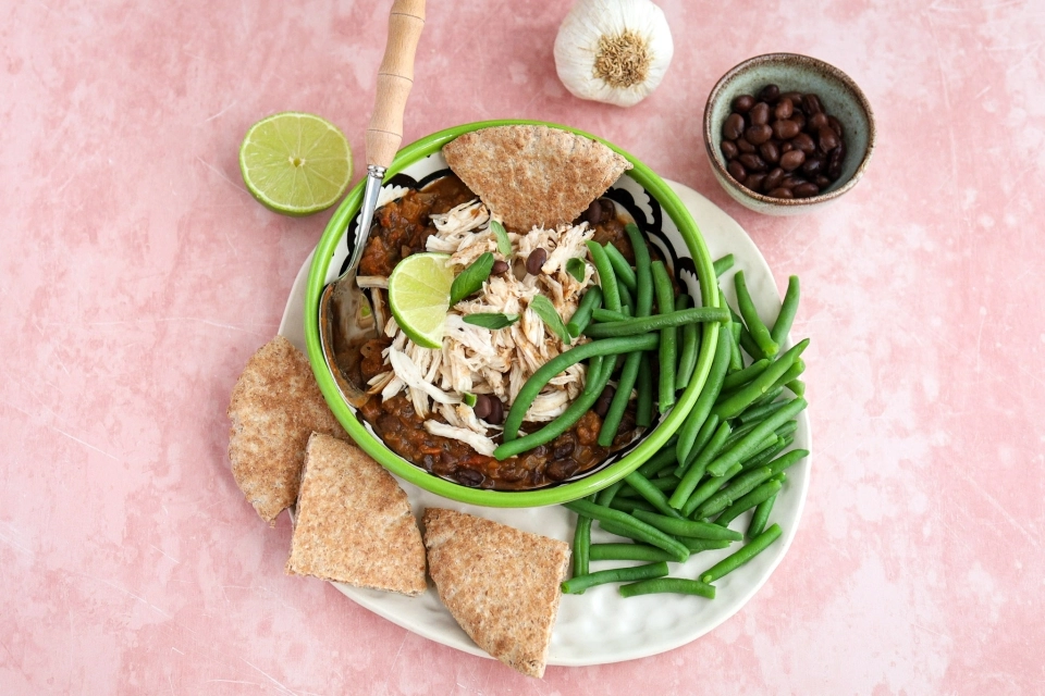 Pulled chicken in zwartebonensaus